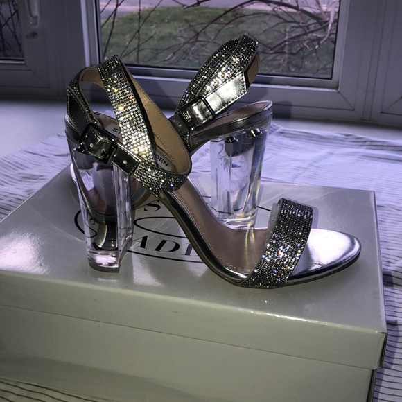 Cinderella’s Glass Slipper - Picture 3 of 4